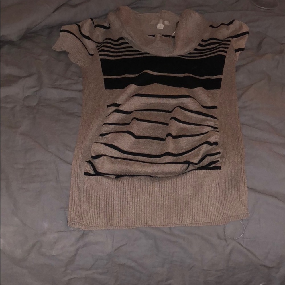 Long dressy Shirt with scoop neck!!